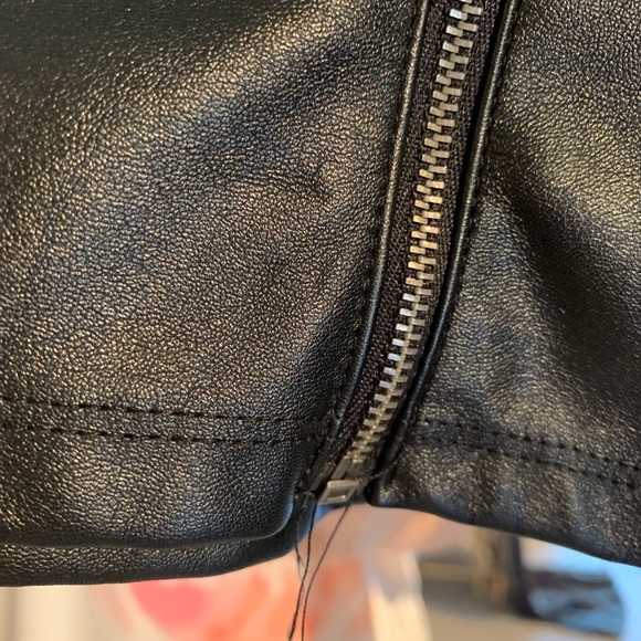 Faux leather crop top. - Picture 4 of 4